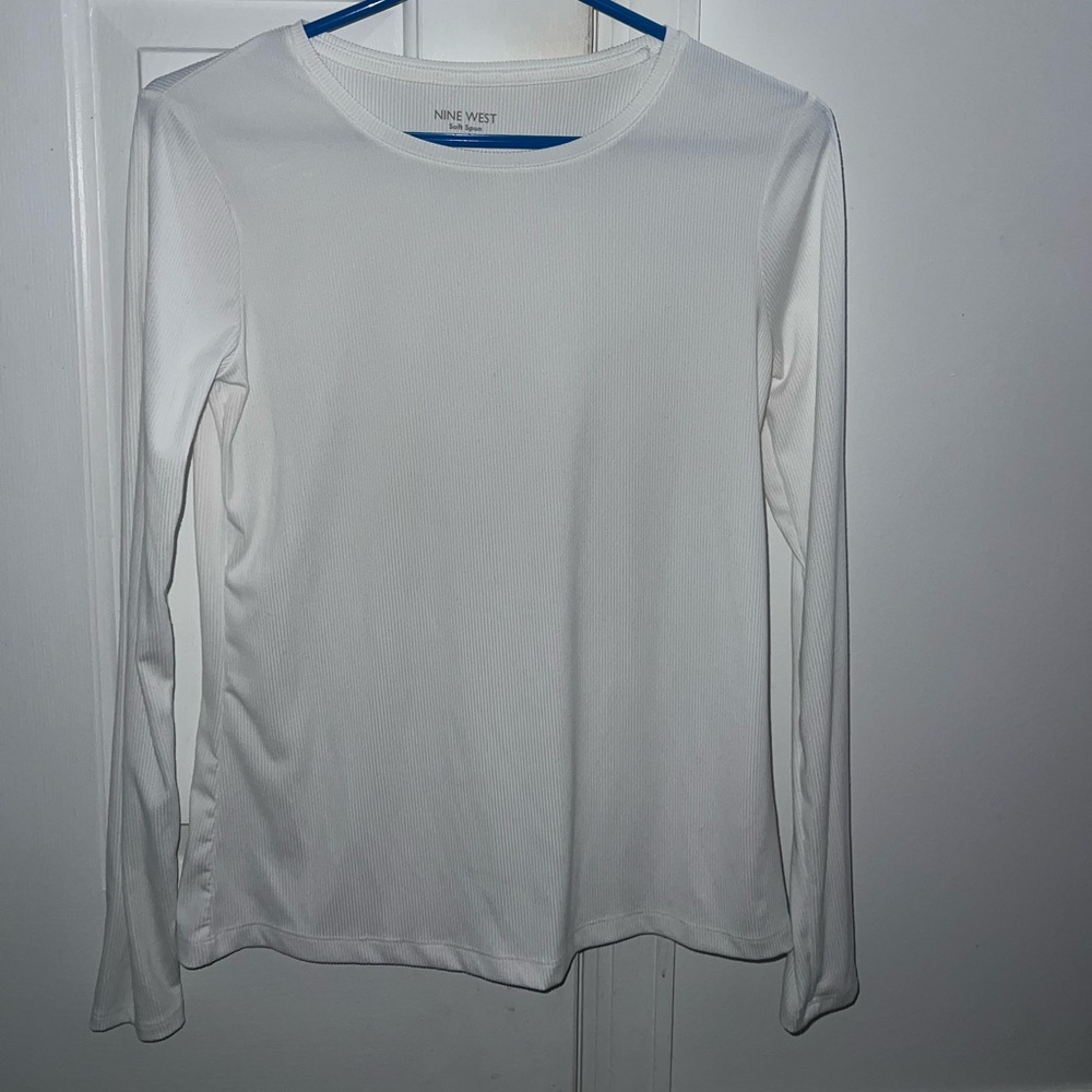 Two long sleeves!! Nice and worm good for winter!